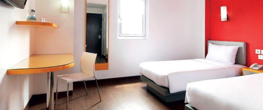 Amaris Hotel Сиребон Екстериор снимка