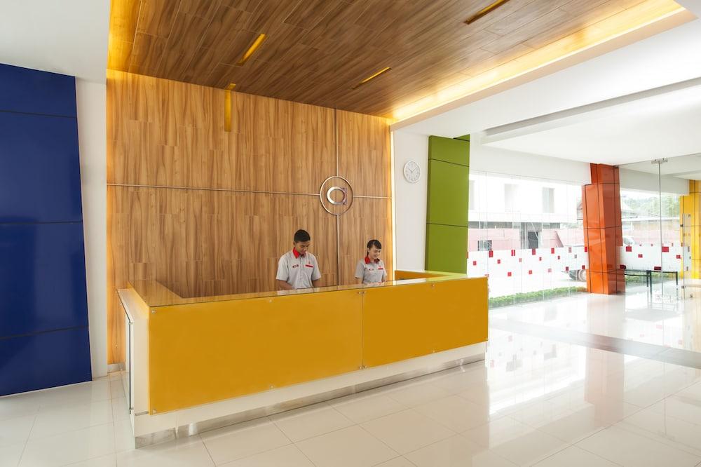 Amaris Hotel Сиребон Екстериор снимка