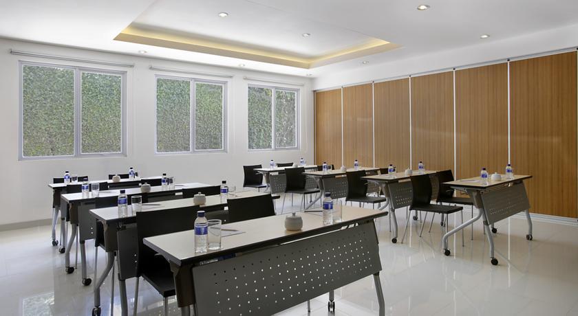 Amaris Hotel Сиребон Екстериор снимка