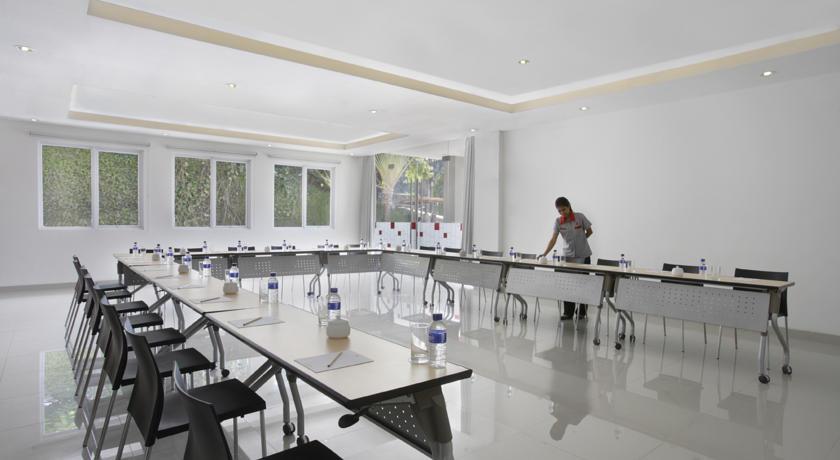Amaris Hotel Сиребон Екстериор снимка