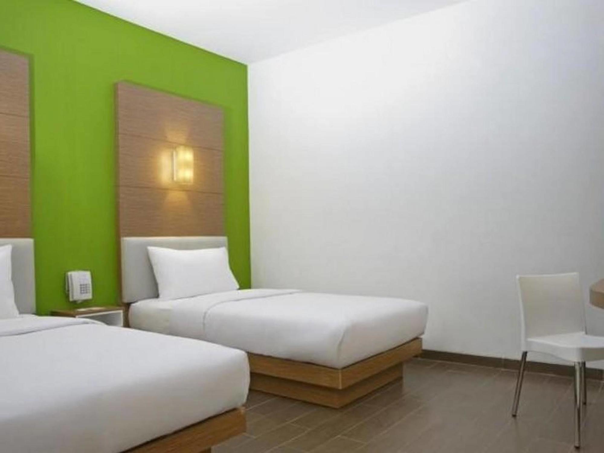 Amaris Hotel Сиребон Екстериор снимка