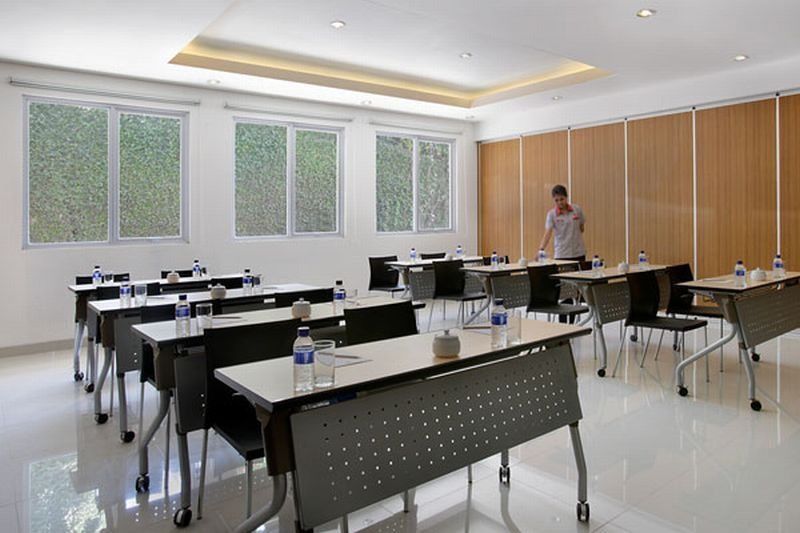 Amaris Hotel Сиребон Екстериор снимка